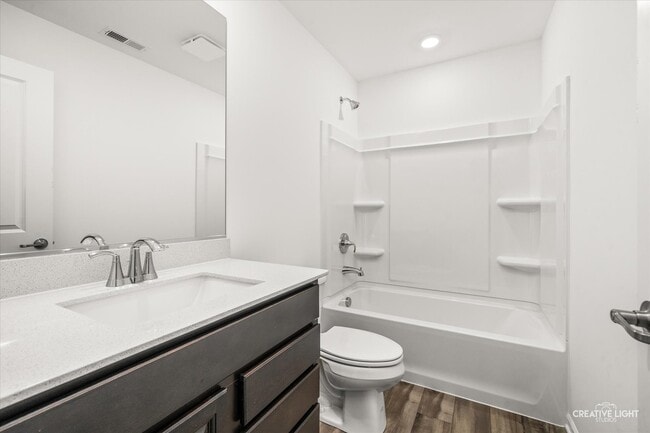 Building Photo - 142 Henderson St