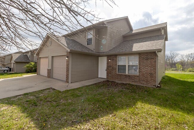 Building Photo - 5305-5307 Currituck Ln