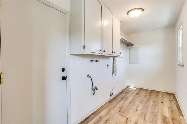 Building Photo - 6503 E 16th St N