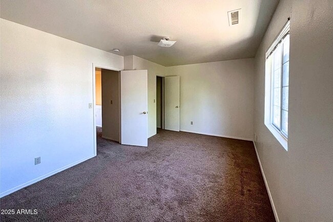 Building Photo - 9615 E Lakeshore Dr