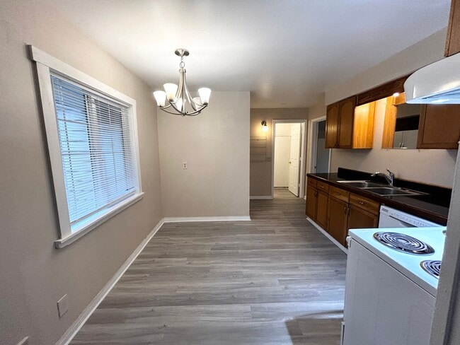 Building Photo - 3 Bedroom SE Portland Home!