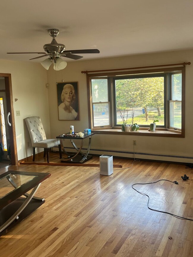 Building Photo - 2 Br / 2Ba Home with water views in Wareha...