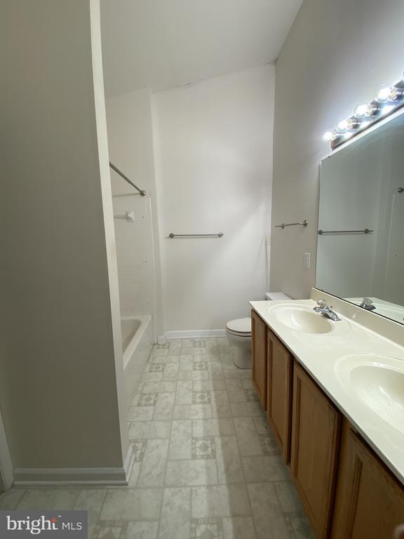 Building Photo - 108 Monet Cir