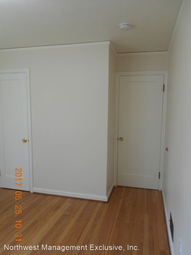 Building Photo - 3 br, 1.5 bath House - 2037 NE Dallas St.