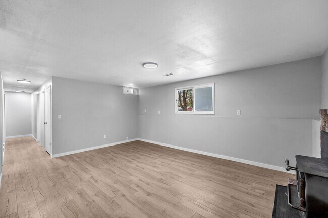 Building Photo - 111 S Ridgewood Dr