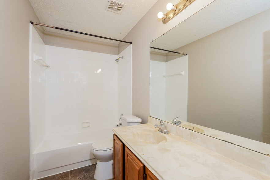 Building Photo - 1505 Glenwillow Dr