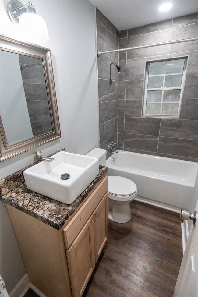 Building Photo - 3196 N Ridge Rd