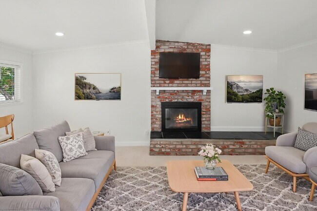 Building Photo - Welcome to your rare gem, dream home in Clairemont, San Diego!