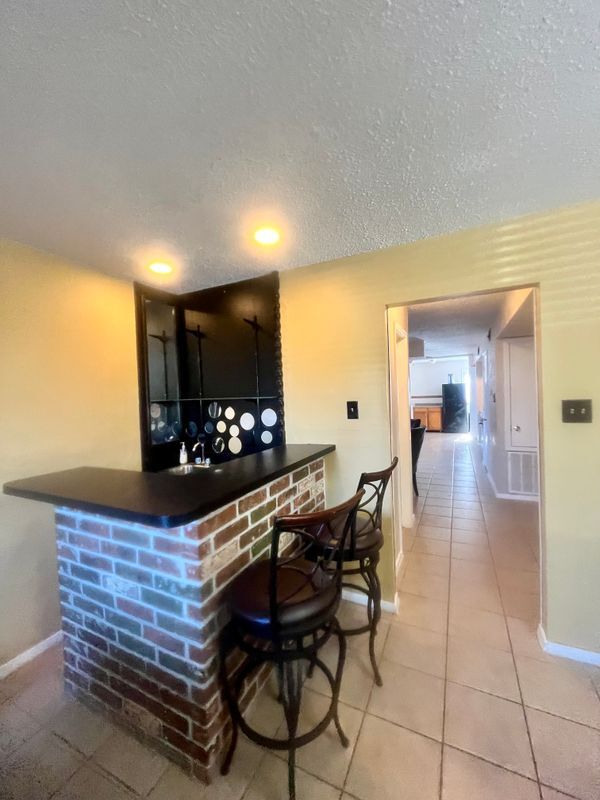 Building Photo - 4732 W Esplanade Ave