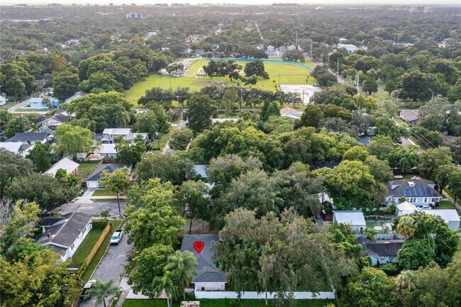 Building Photo - 113 W Adalee St