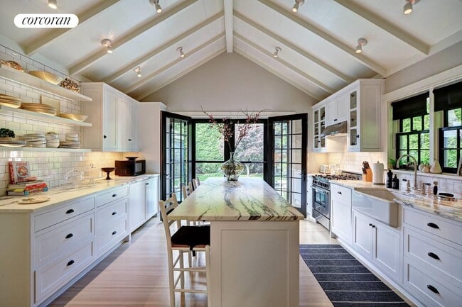 Building Photo - 95 Fordham Rd