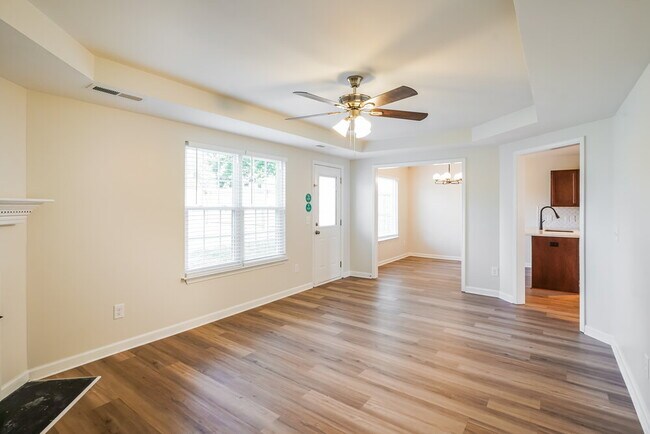 Building Photo - 125 Summerlake Pl