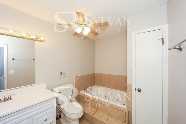 Building Photo - This charming 3BR, 2BA home is ready for you!