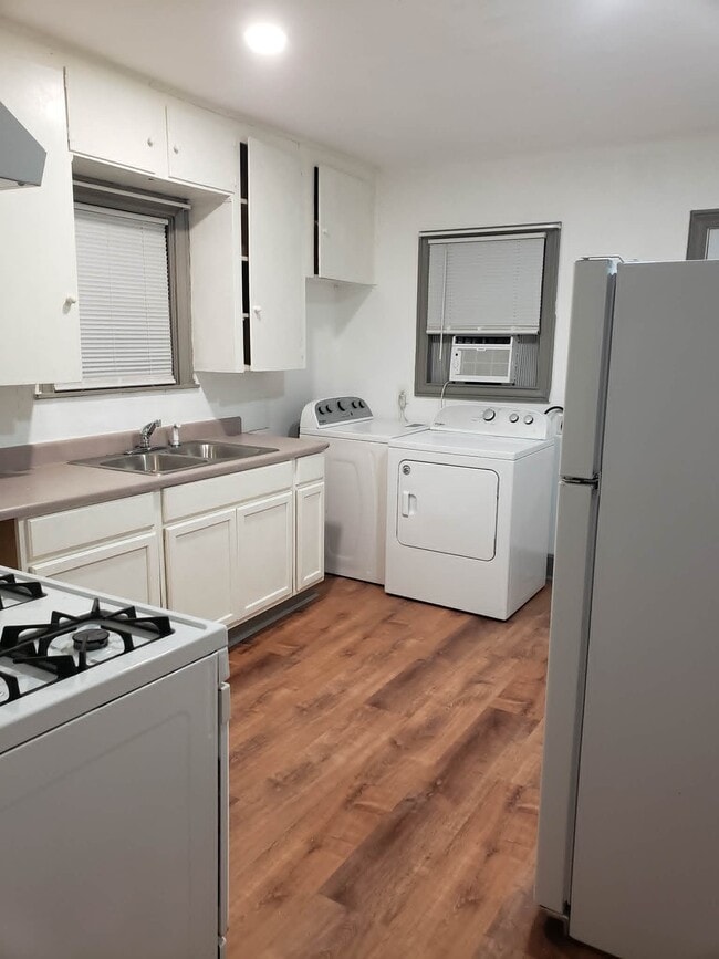 Building Photo - 1212 14th St