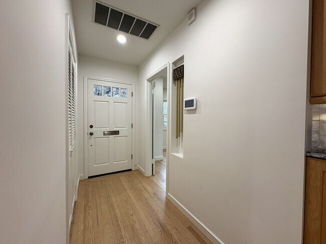 Building Photo - Beautifully Updated 4BD/2BA Single-Family Home in Palo Alto