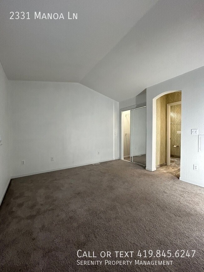 Building Photo - 2331 Manoa Ln N
