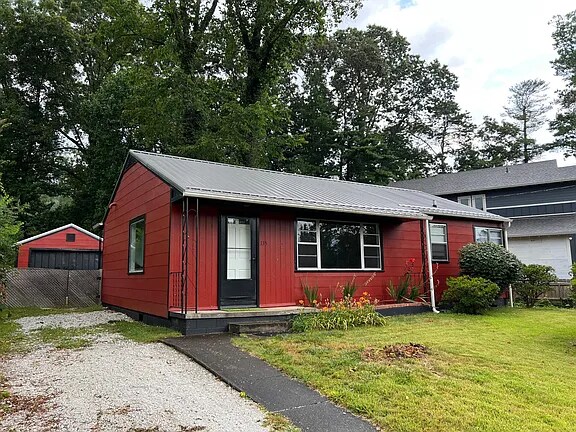 Building Photo - 135 Linden St