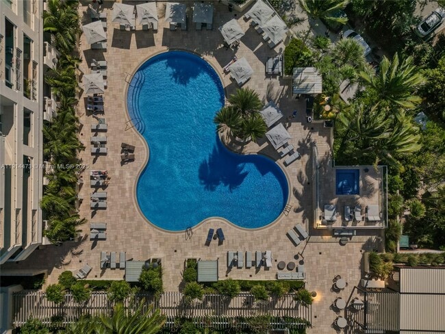 Building Photo - 300 South Pointe Dr