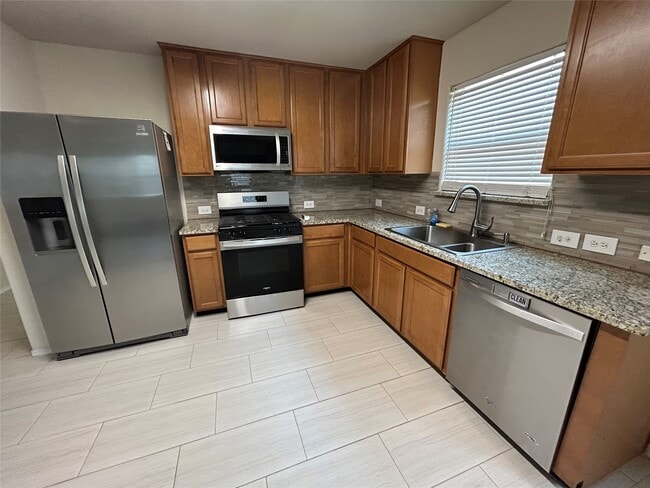 Building Photo - 707 Kiley Dr