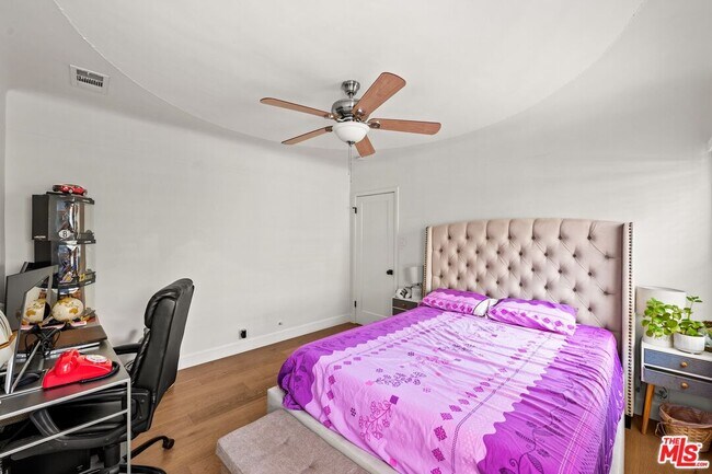 Building Photo - 3871 Roxton Ave