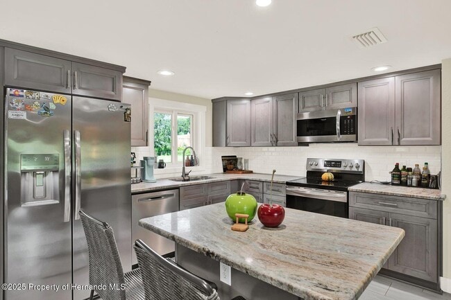 Building Photo - 18321 Edgewood Dr