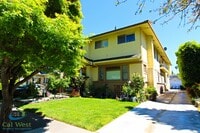 Building Photo - $2095 - Rose Garden Junior 1 Bedroom Apart...