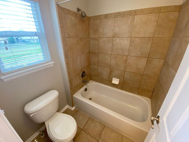 Building Photo - Spacious Home in Horizon Estates