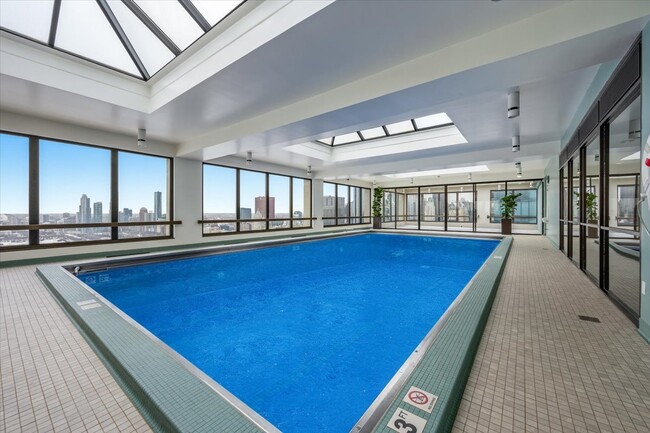 Building Photo - 360 E Randolph St