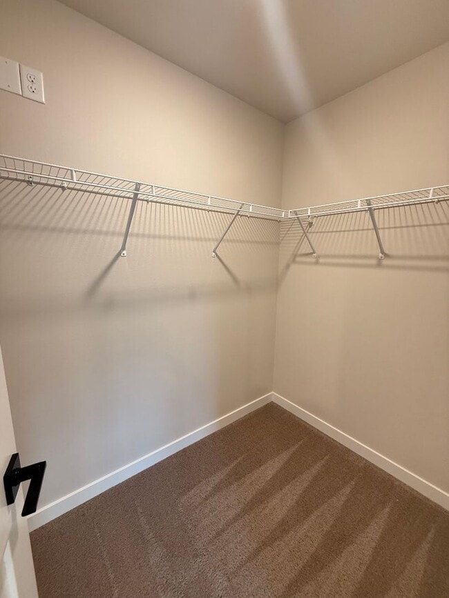 Building Photo - Brand New Stunning 5 Bed/3 Bath Home - Steven's Ranch