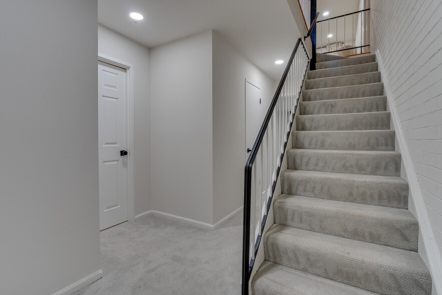 Building Photo - 7917 Schuyler Ct