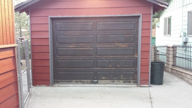 Building Photo - 1037 E Country Club Blvd