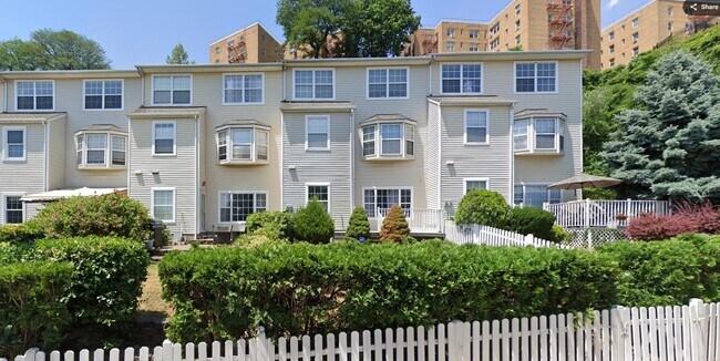 Building Photo - 60 Bergen Ridge Rd