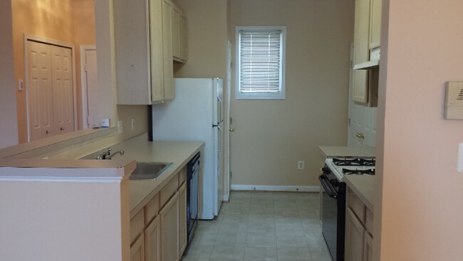 Building Photo - 5000 Willow Branch Way