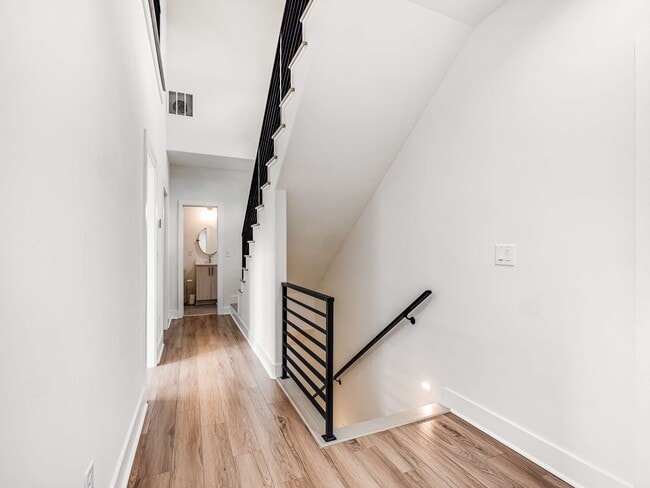 man floor view - 1371 Lyle Ave