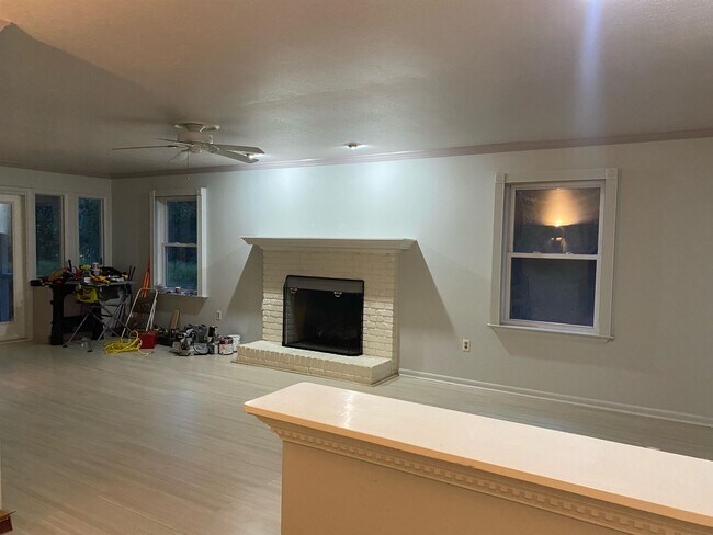 Building Photo - 7585 Skipper Ln