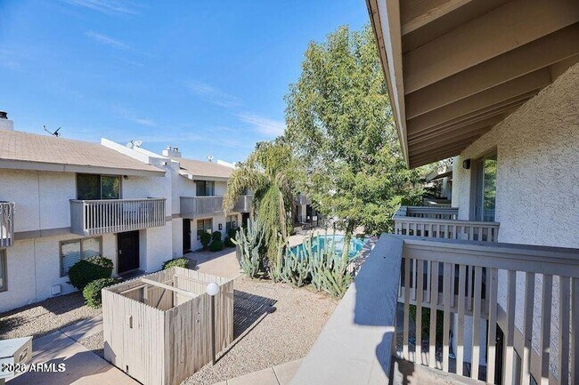 Building Photo - 1402 E Osborn Rd