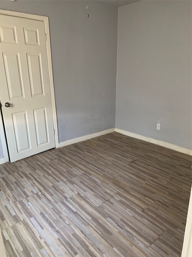 Building Photo - 3116 Avenue L