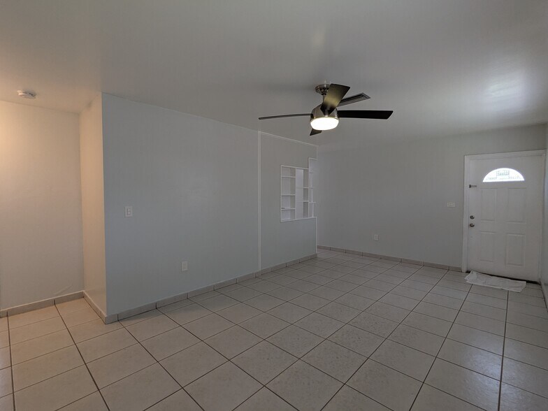 Living room - 2490 NE 184th St