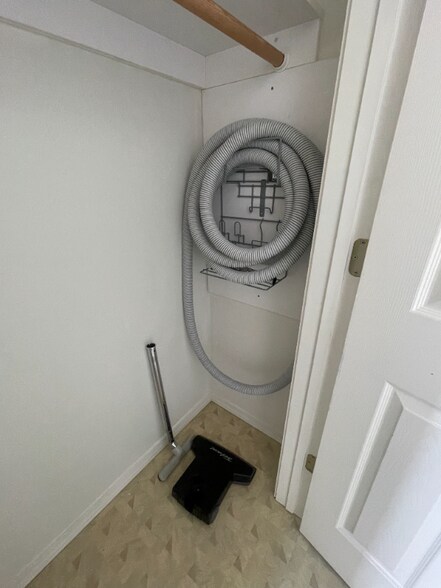 Building Photo - 1702 1st St E