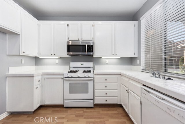 Building Photo - 437 N Castletown