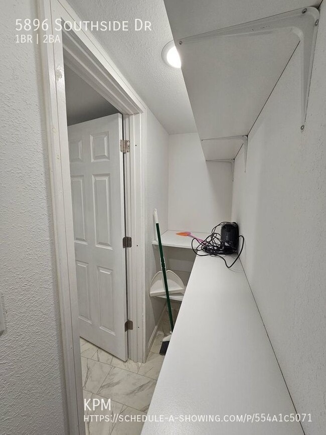 Building Photo - 1302 E Fairmont Blvd