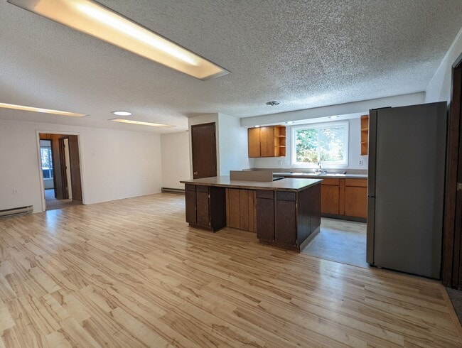 Building Photo - Nice 3-Bedroom, 1-Bath Duplex in Eugene!
