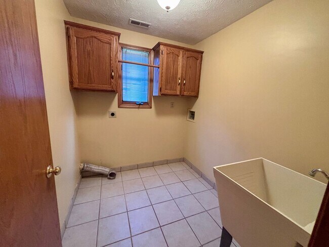 Building Photo - 16306 Lafayette Ave