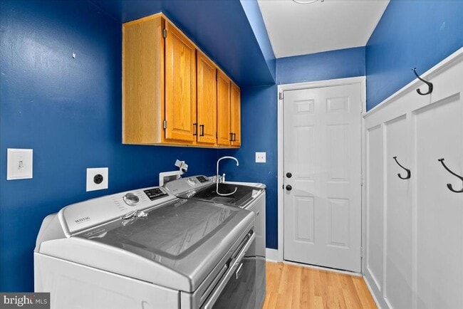 Building Photo - 8608 Oak Brook Ln