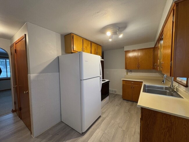 Building Photo - 1115 Lake St