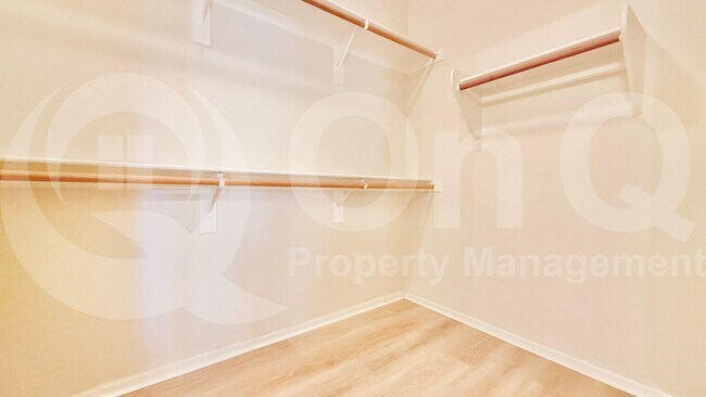Building Photo - 2516 W Amber Sun Dr
