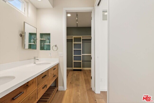 Building Photo - 30 Galleon St