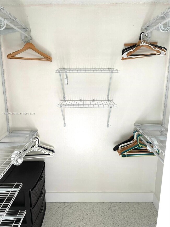 Building Photo - 6424 Collins Ave