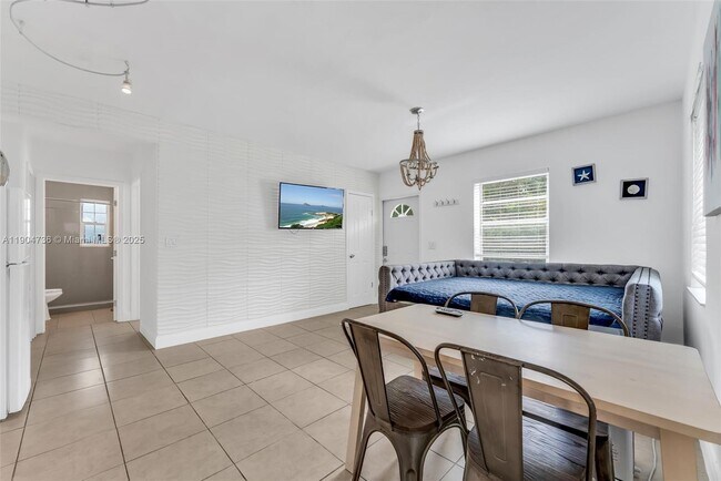 Building Photo - 1639 Hayes St