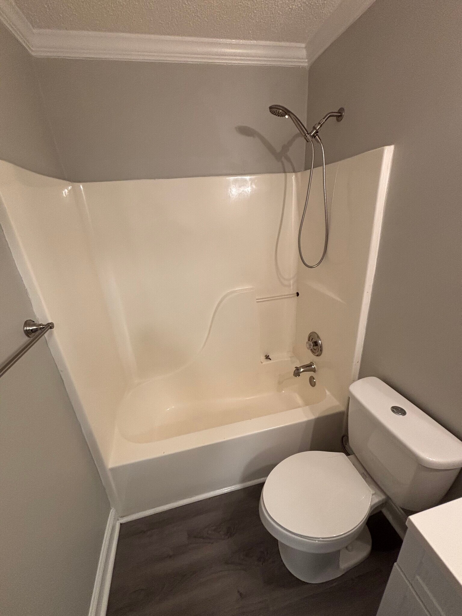 Building Photo - 5731 SW Acres Dr